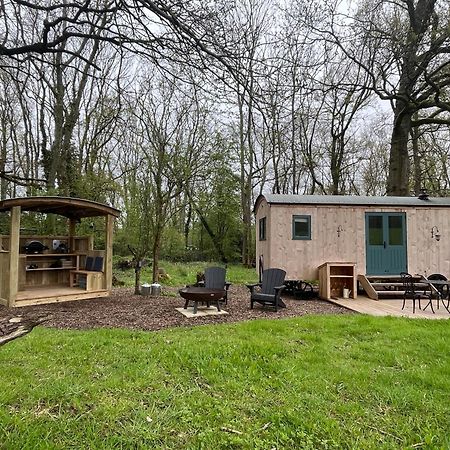 פטוורת' Coachroad Shepherds Huts מראה חיצוני תמונה