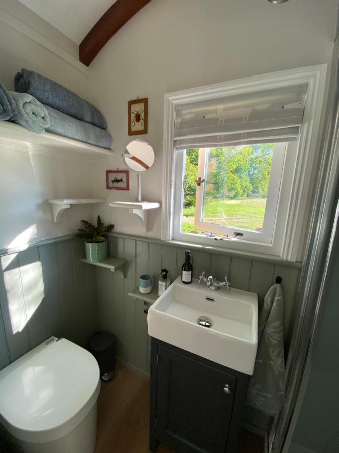 פטוורת' Coachroad Shepherds Huts מראה חיצוני תמונה