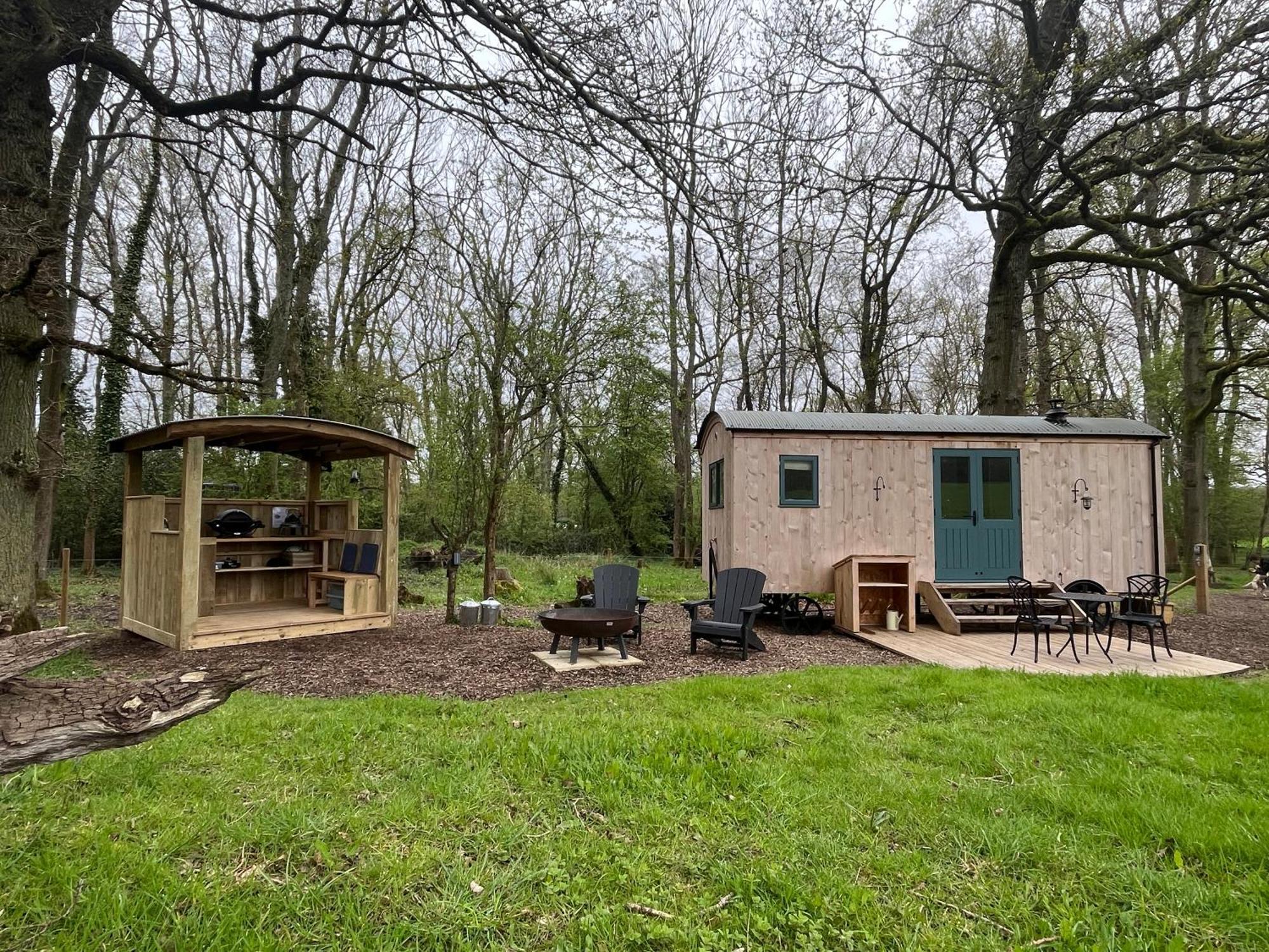 פטוורת' Coachroad Shepherds Huts מראה חיצוני תמונה